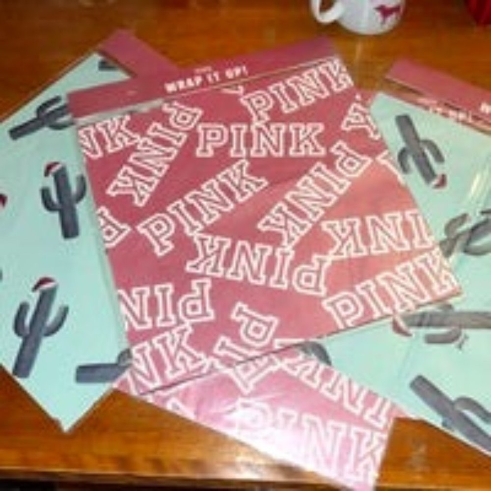 VS PINK Vintage Limited Edition Holiday Gift Wrapping Paper